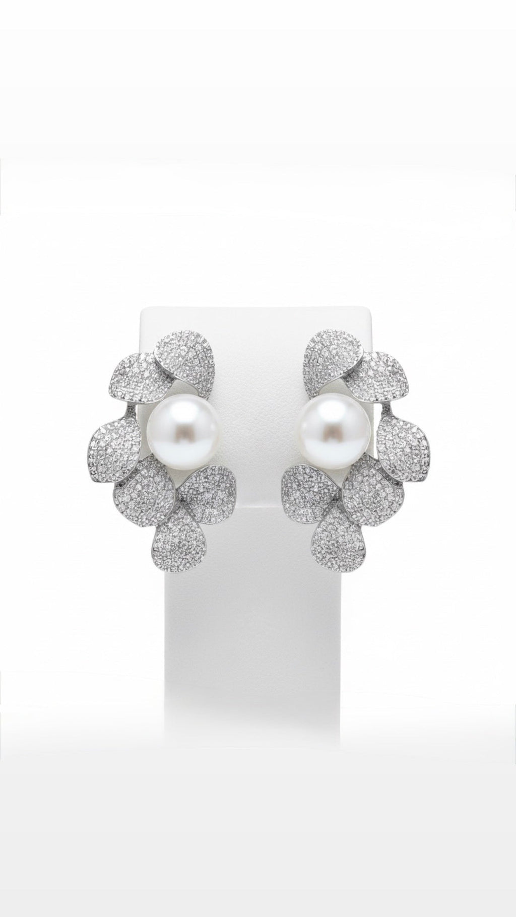 ORECCHINO PERLA FIORITA