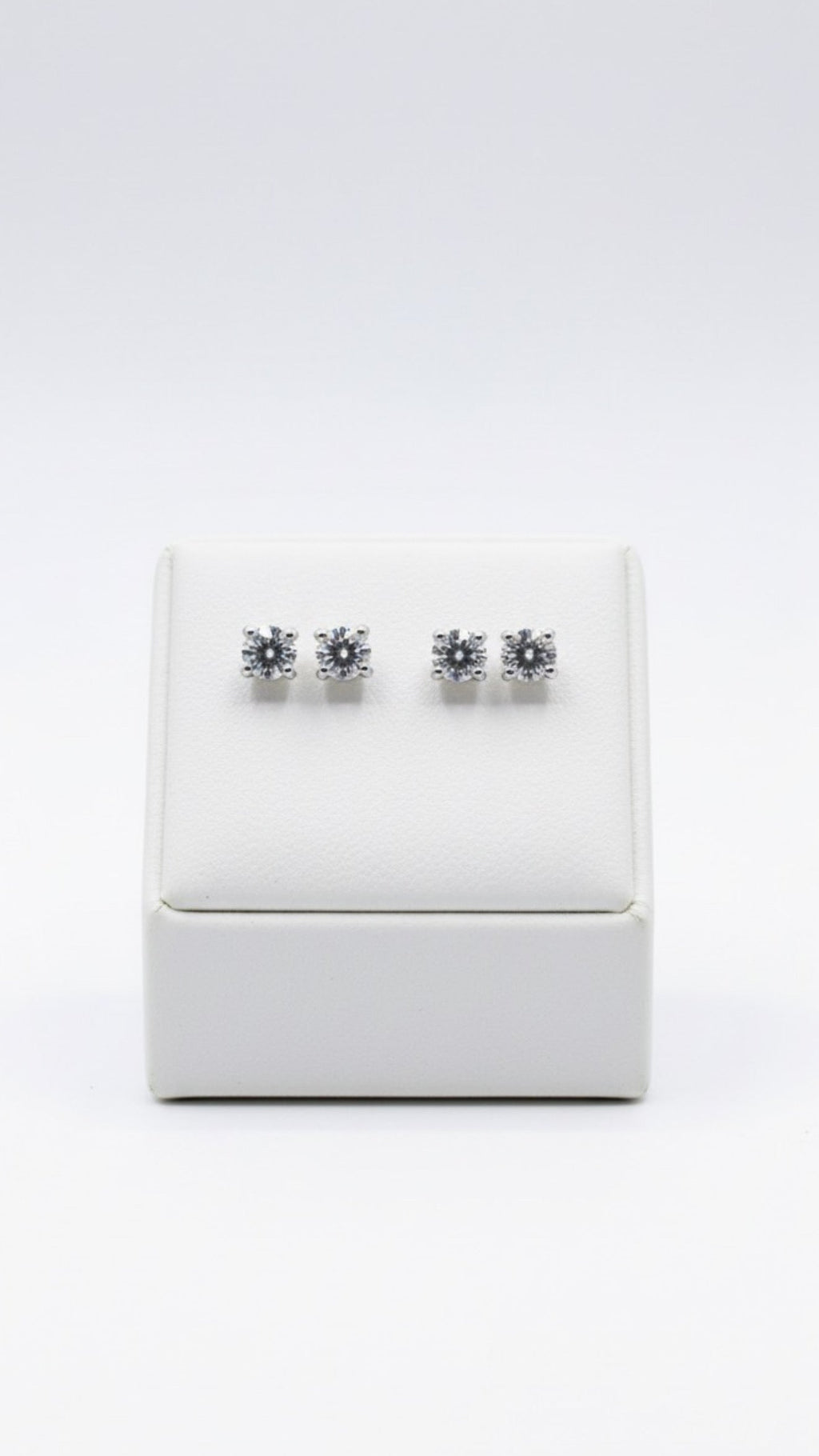 ORECCHINO PUNTO LUCE