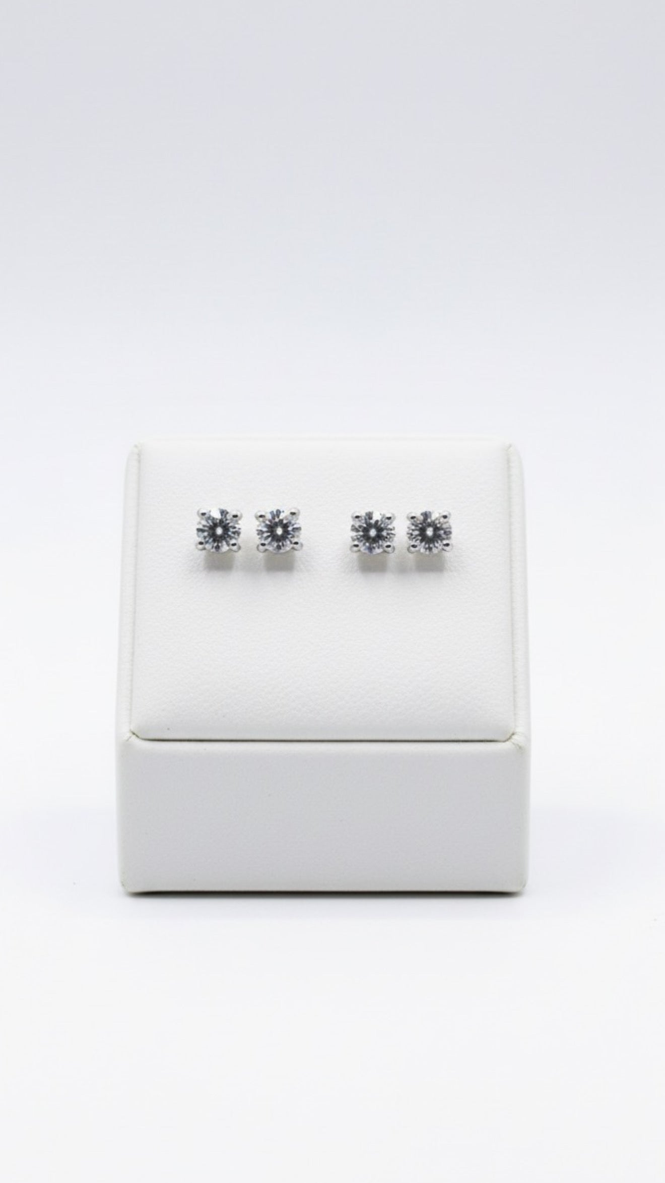 ORECCHINO PUNTO LUCE